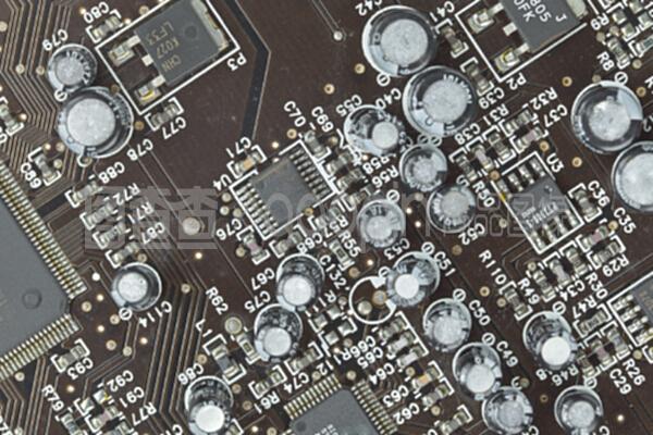电子元器件与宏背板 印刷电路板设计的核心要素